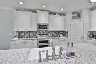 5227 Admiral Pointe Dr, Apollo Beach, FL 33572 - Photo 11