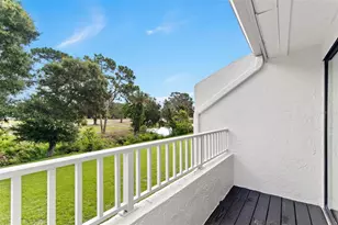 2075 Lakewood Club Dr S, Saint Petersburg, FL 33712 - Photo 9