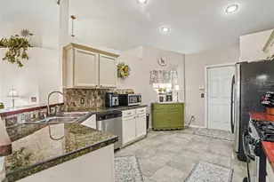 1113 Vinetree Dr, Brandon, FL 33510 - Photo 11