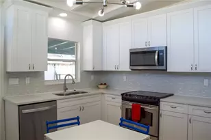 316 Country Club Dr, Oldsmar, FL 34677 - Photo 9