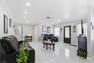 1506 S Oregon Cir, Tampa, FL 33612 - Photo 13