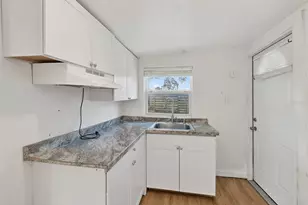 3946 Omega Cir, Sarasota, FL 34235 - Photo 37