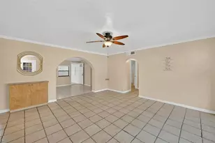 3946 Omega Cir, Sarasota, FL 34235 - Photo 3