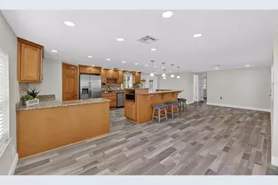 827 Seabreeze Drive, Ruskin, FL 33570 - Photo 9