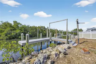 827 Seabreeze Dr, Ruskin, FL 33570 - Photo 49