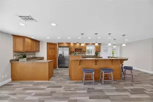 827 Seabreeze Dr, Ruskin, FL 33570 - Photo 21