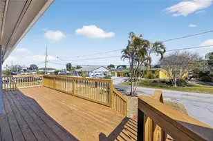 827 Seabreeze Dr, Ruskin, FL 33570 - Photo 7