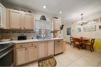 2102 S Fore Circle, Tampa, FL 33612 - Photo 5