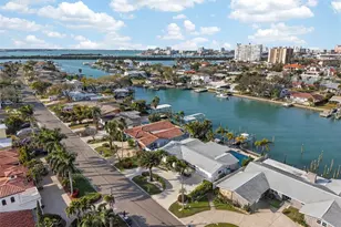 136 Windward Island, Clearwater Beach, FL 33767 - Photo 45