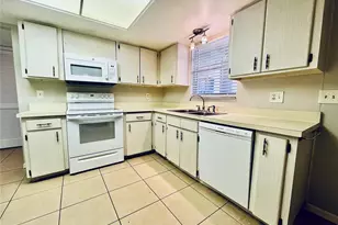 10368 Carrollwood Ln, Tampa, FL 33618 - Photo 5