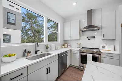 315 15th Street N, Saint Petersburg, FL 33705 - Photo 17