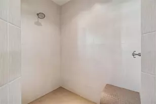 2907 W Hawthorne Rd, Tampa, FL 33611 - Photo 33