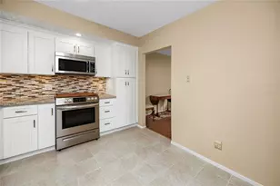 2440 World Pkwy Blvd, Clearwater, FL 33763 - Photo 15