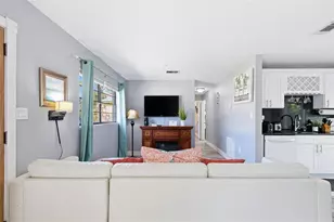 10405 N Woodmere Rd, Tampa, FL 33617 - Photo 7