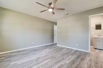 130 42nd Avenue N, Saint Petersburg, FL 33703 - Photo 25