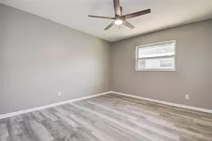 130 42nd Ave N, Saint Petersburg, FL 33703 - Photo 17