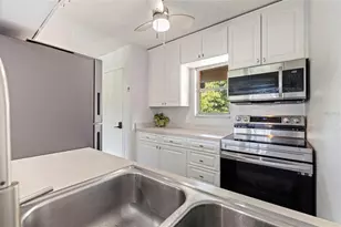 10423 Carrollbrook Cir, Tampa, FL 33618 - Photo 7