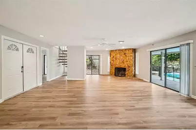 4218 Water Oaks Lane, Tampa, FL 33618 - Photo 9