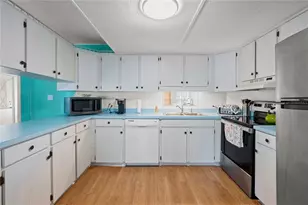 37229 Sandra Ave, Zephyrhills, FL 33542 - Photo 7