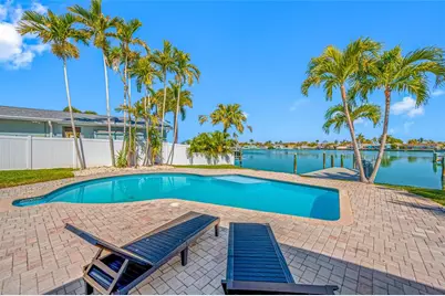 7905 9th Avenue S, Saint Petersburg, FL 33707 - Photo 3