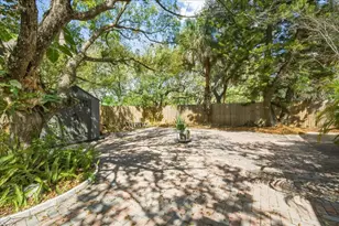 2101 W Kyra Dr, Tampa, FL 33612 - Photo 31