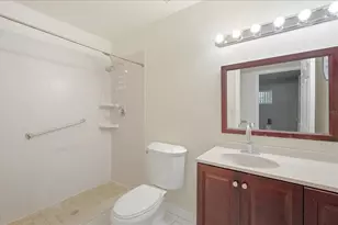 2101 W Kyra Dr, Tampa, FL 33612 - Photo 25