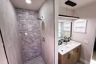 1470 Serpentine Dr S, Saint Petersburg, FL 33705 - Photo 11