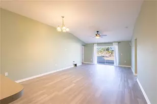 8022 Alamosa Wood Ave, Ruskin, FL 33573 - Photo 5