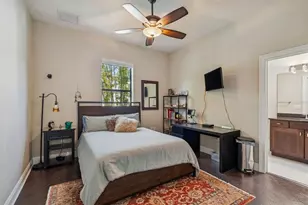 2906 W Hawthorne Rd, Tampa, FL 33611 - Photo 33