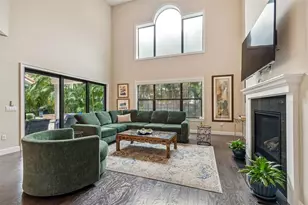 2906 W Hawthorne Rd, Tampa, FL 33611 - Photo 3