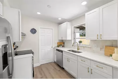 5235 54th Avenue N, Saint Petersburg, FL 33709 - Photo 9