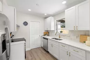 5235 54th Ave N, Saint Petersburg, FL 33709 - Photo 9