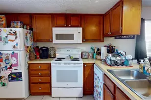 2888 Bancroft Cir E, Palm Harbor, FL 34683 - Photo 5