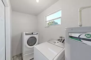 1721 Darlington Dr, Tampa, FL 33619 - Photo 17