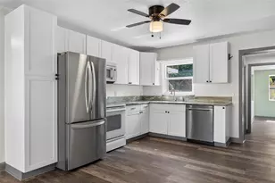 1210 46th Ave N, Saint Petersburg, FL 33702 - Photo 9