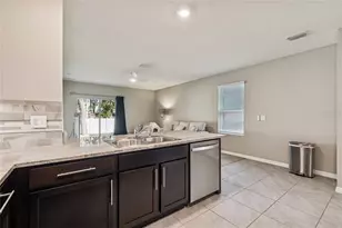 5221 Hillside Mdw Pl, Tampa, FL 33610 - Photo 9