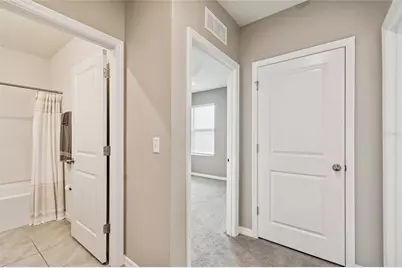 5221 Hillside Meadow Place, Tampa, FL 33610 - Photo 11