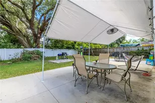 4210 E Sandalwood Cir S, Tampa, FL 33617 - Photo 23