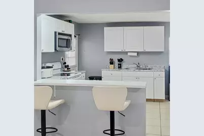 4210 E Sandalwood Circle S, Tampa, FL 33617 - Photo 7