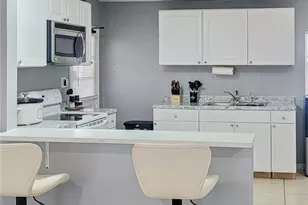 4210 E Sandalwood Cir S, Tampa, FL 33617 - Photo 7