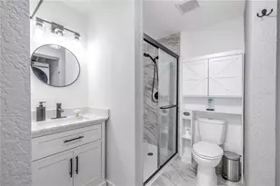 4210 E Sandalwood Cir S, Tampa, FL 33617 - Photo 13