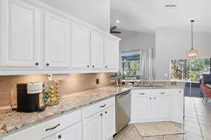 4617 Whispering Park Ln, Tampa, FL 33614 - Photo 25