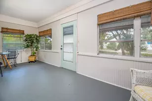 945 13th St N, Saint Petersburg, FL 33705 - Photo 15