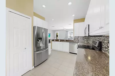 203 Oceania Court, Apollo Beach, FL 33572 - Photo 9