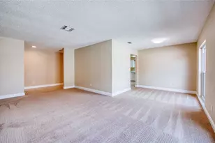 4017 Braesgate Ln, Tampa, FL 33624 - Photo 7