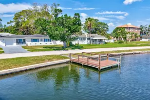 4321 Sunrise Dr S, Saint Petersburg, FL 33705 - Photo 1