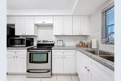 5150 10th Avenue N #107, Saint Petersburg, FL 33710 - Photo 5