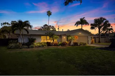 153 58th Avenue S, Saint Petersburg, FL 33705 - Photo 1