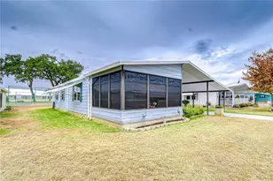 35203 Makenzie St, Zephyrhills, FL 33541 - Photo 23