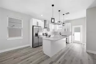 6910 Dartmouth Ave N, Saint Petersburg, FL 33710 - Photo 7